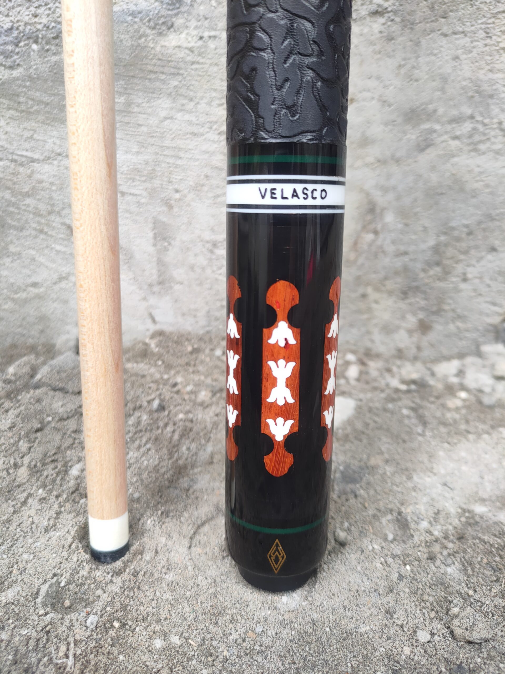 oplus_32 Black Red and White Custom Pool Cue - Image 2