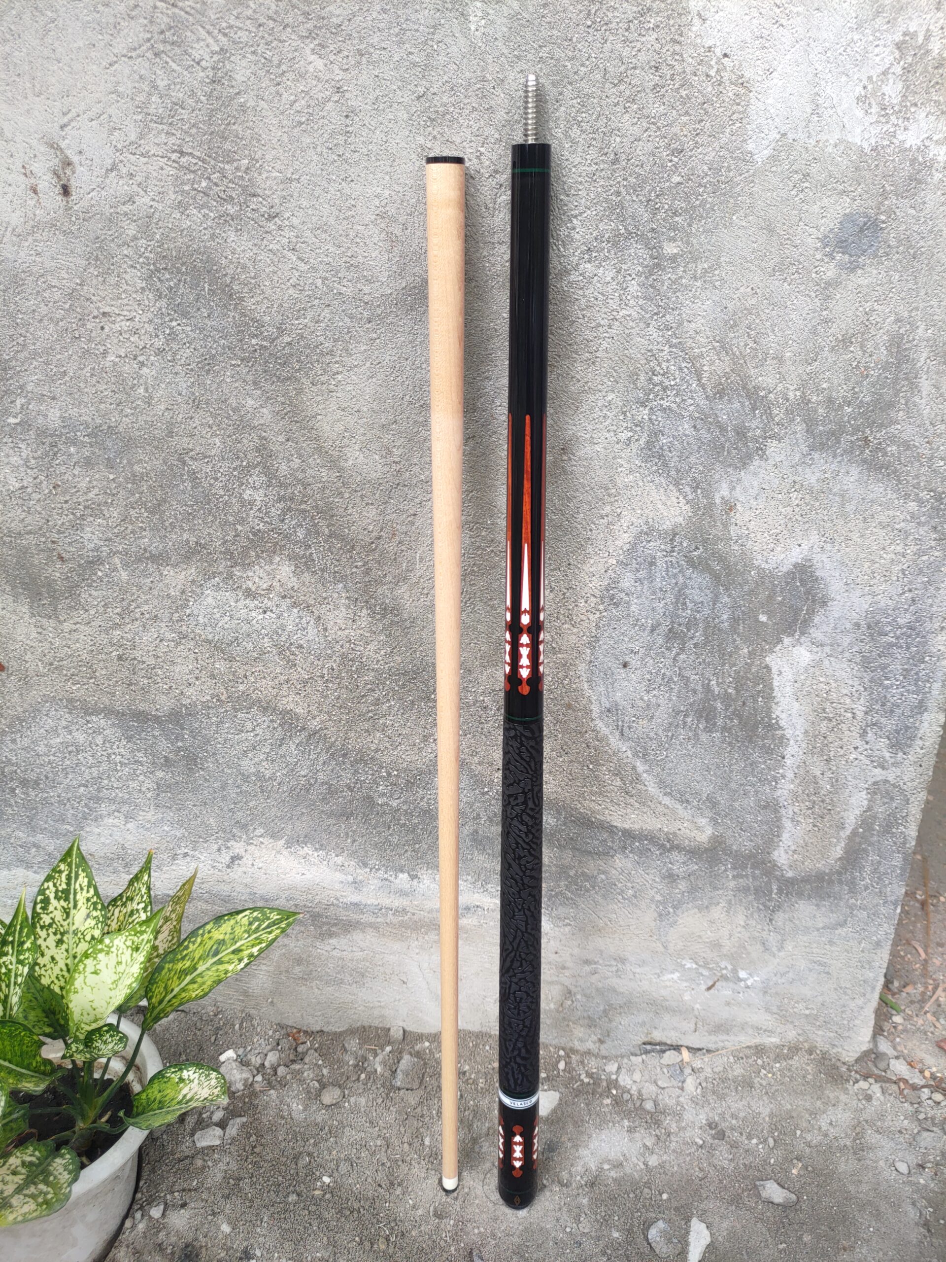 oplus_32 Black Red and White Custom Pool Cue - Image 3